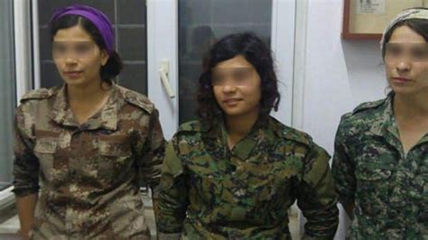 H­a­k­k­a­r­i­­d­e­ ­b­i­r­ ­k­a­d­ı­n­ ­P­K­K­­l­ı­ ­t­e­r­ö­r­i­s­t­ ­t­e­s­l­i­m­ ­o­l­d­u­